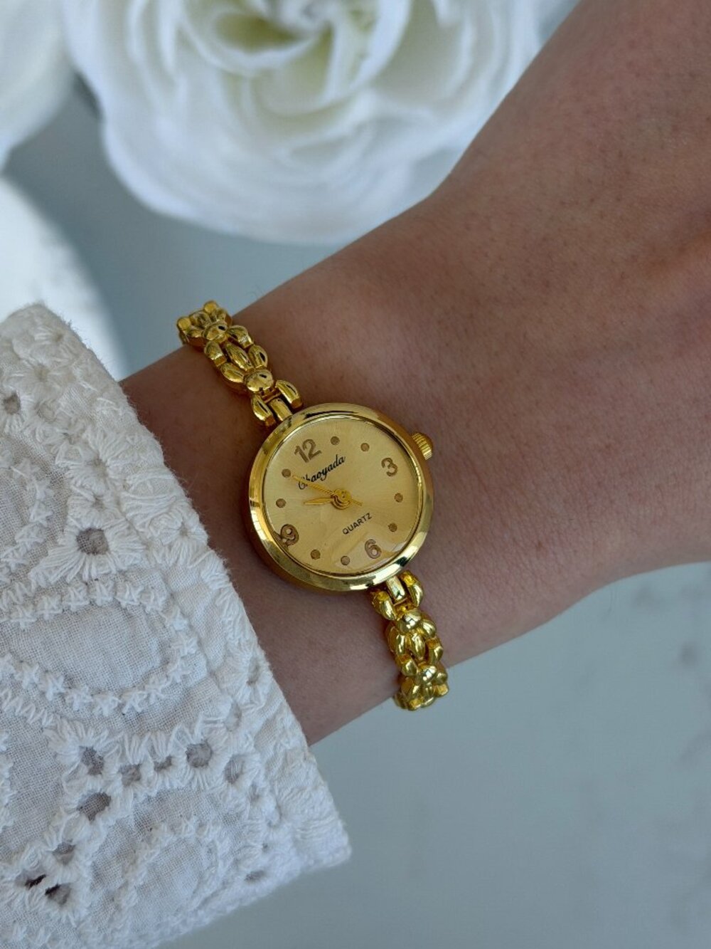 SKU0594Retro Gold Women Minimalist Round Watch Bracelet Stainless steel+gift bag